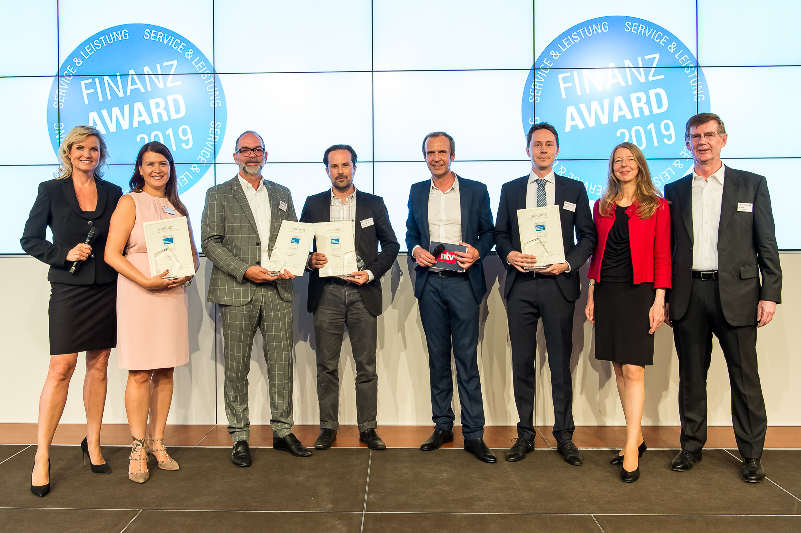 Winners of the Finanz Awards 2019 issued by the DISQ